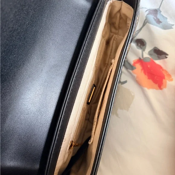 GUESS G Dream Flap Shoulder Bag - Picture 3 of 4